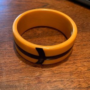 Bakelite! RARE VINTAGE LAMINATED BLACK & CREAM CORN BANGLE BRACELET